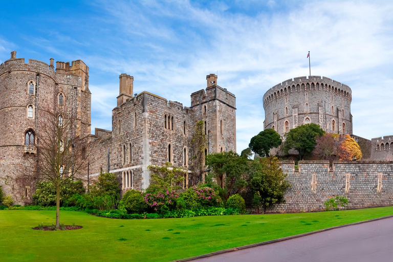 Windsor, Stonehenge, Bath, and Roman Baths Tour from London Tour with entry to Windsor Castle, Stonehenge & Roman Baths