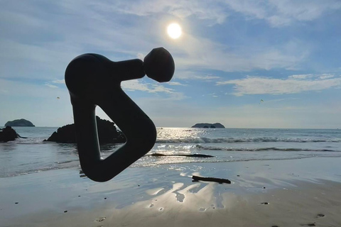 Percussieve massagetherapie + ondersteunde rekoefeningen op het strand