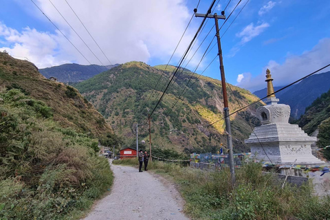 Kathmandu: 8-tägiger Langtang Valley Trek mit Transfers