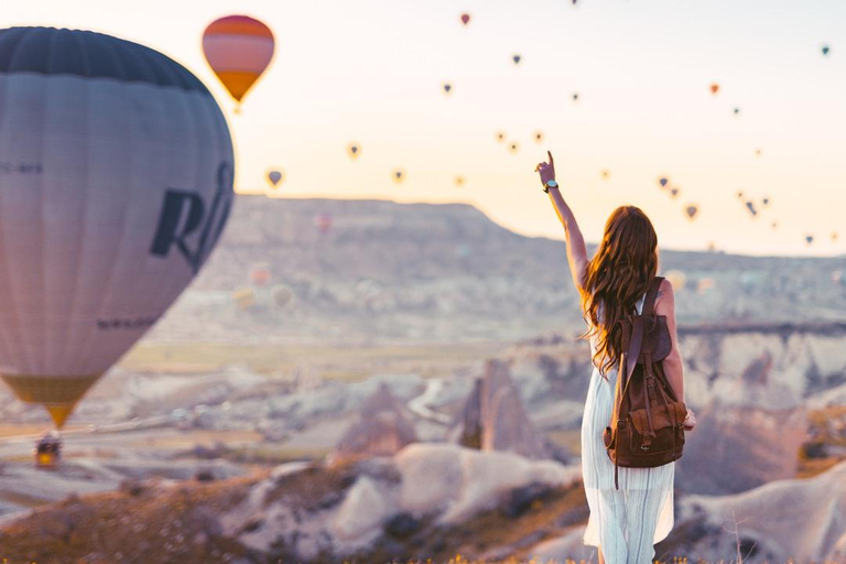 Depuis Istanbul : Excursion privée d&#039;une journée en Cappadoce avec volsForfait tout compris