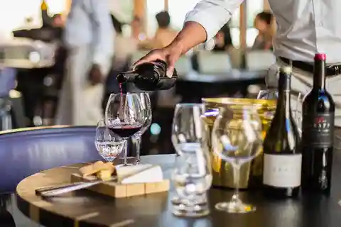 Cape Town: Private Wine Tour with Tastings and Lunch