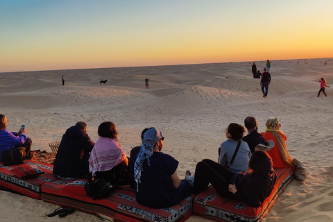 Es Sabra : Dîner bédouin dans le camp du Sahara tunisienEs Sabra : Dîner bédouin dans le Sahara tunisien