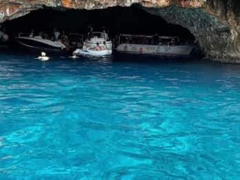 Kotor: Entspannende Bootstour zur Blauen Höhle und zur „Frau auf dem Felsen“ mit Führung