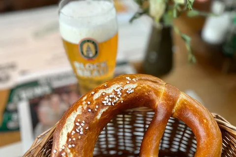 Tour gastronomico di Monaco: Vero pasto bavarese completo con bevande