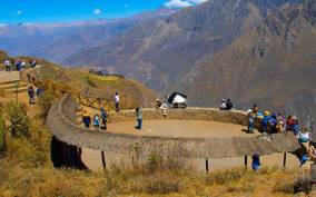 From Arequipa: Colca Canyon Full-Day Tour with Breakfast