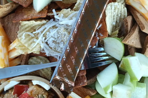Passeio de barco romântico com vinho e queijo ou jantar surpresaPasseio de barco romântico com vinho e queijo, avistamento de lobos marinhos