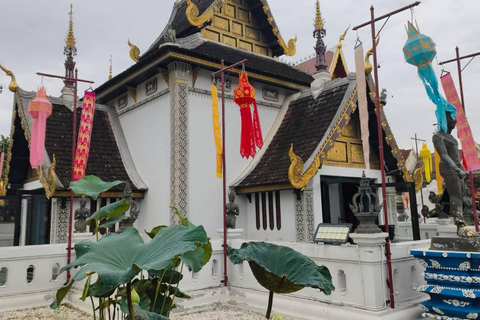 Chiang Mai: Old City Walking Tour with Temples & History Small Group Without Entry Fees