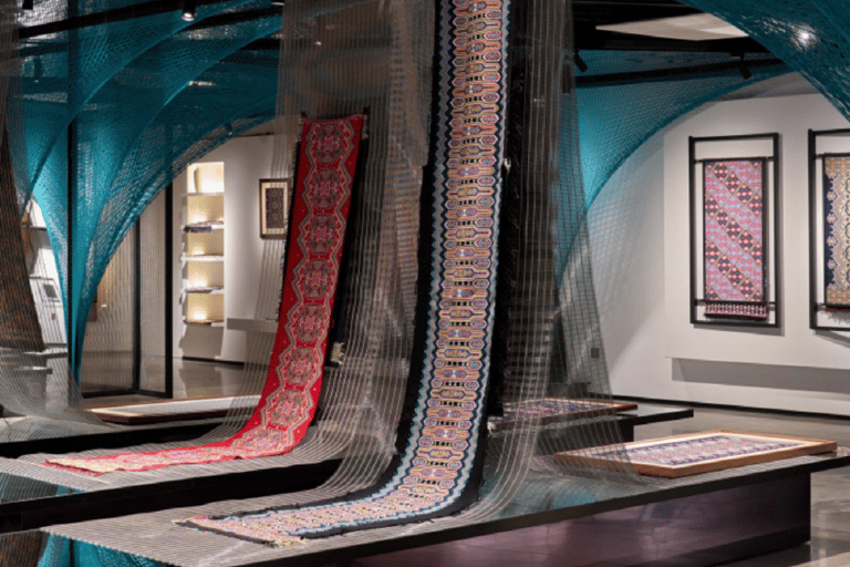 Zhangjiajie: Private Tour of Glass Bridge and Tujia Culture Glass Bridge and Tujia Brocade Private Guided Tour