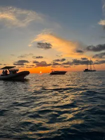 Tropea: Tour in barca al tramonto con aperitivo