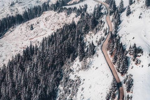 Brașov/Bucharest: Peles Castle, Bolboci Lake& Ialomitei Cave Ialomitei Cave&Bolboci Lake, Peles Castle, Monastery Sinaia