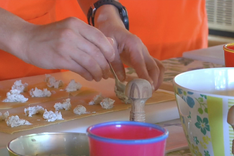 Milano: Corso di cucina di pasta, ravioli e gelati con pasto