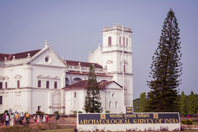 Goa: Einblicke in prächtige Kirchen, Fort und Kreuzfahrt bei Sonnenuntergang