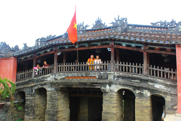 Samochód z lotniska Da Nang do starożytnego miasta Hoi