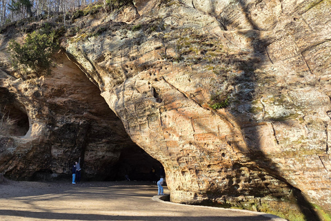 From Riga: Turaida & Sigulda Day Trip with Guide