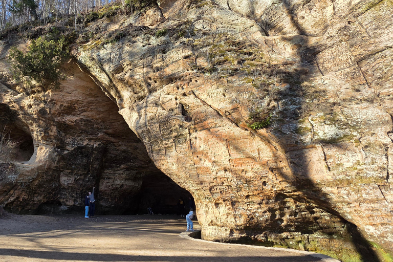 From Riga: Turaida & Sigulda Day Trip with Guide