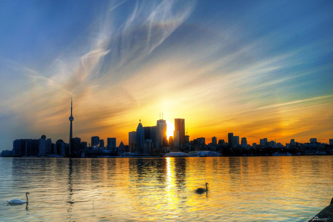 Toronto: Sailing Yacht Cruise of Toronto Harbor and Islands Shared 2-hour Day or Sunset Sailing Cruise