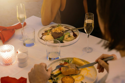 Dubai: Romantic Beach Dinner Set Menu 1: Romantic Beach Dinner for 2 with Skyline Views