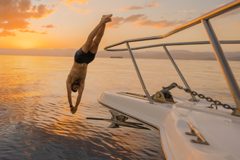 Aqaba: Private Sunset Cruise Boat Tour with Snacks