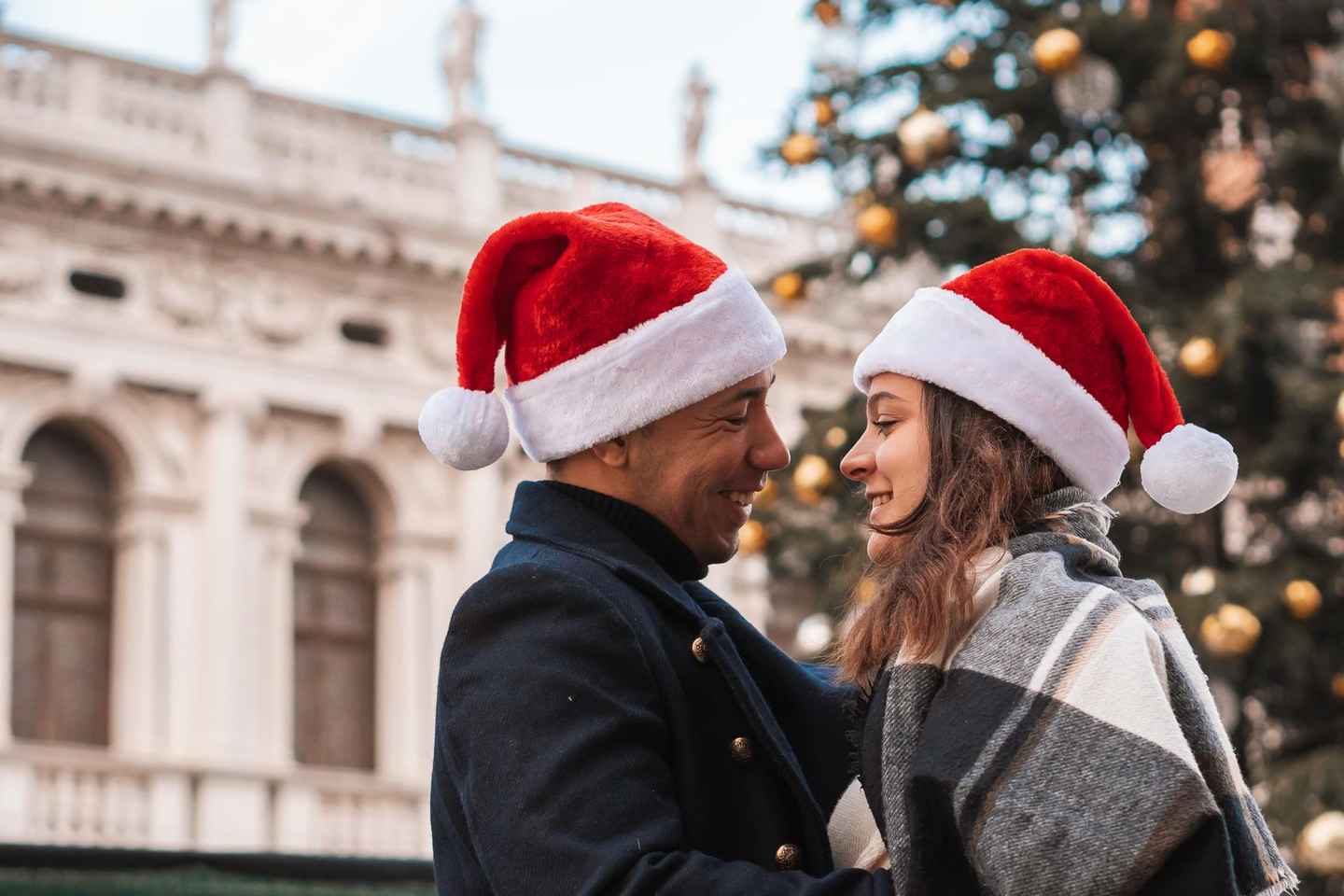 Christmas Photoshoot in Venice (inc. Christmas accessories) - Santa Package (50 photos & glühwein / hot choc inc!)