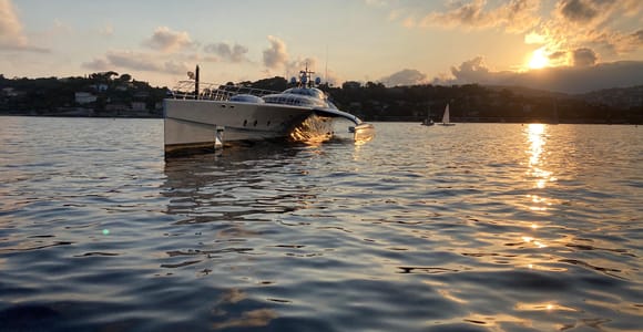 Nizza: Private Sunset Tour auf einem solarbetriebenen Boot