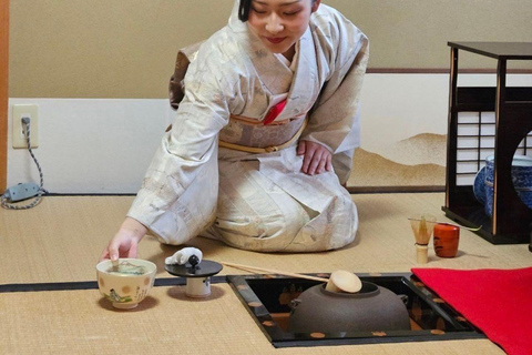 Tea ceremony at a café with 120 years of history