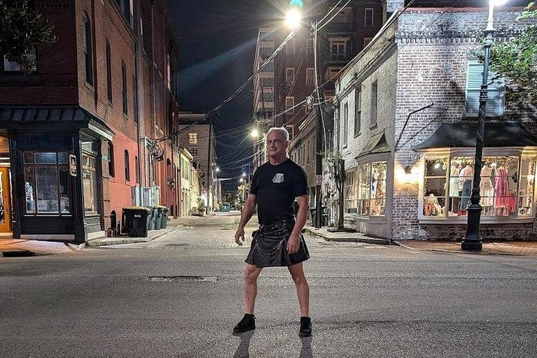 Savannah: Walking Tour with Bar Stops &amp; Local Guide