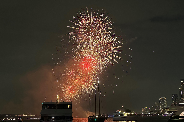 Miami: New Years Eve Fireworks Cruise on Biscayne Bay