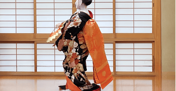Kyoto: Meet the Geisha Maiko with Gion Walking Tour