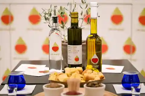 Thessaloniki: Experience Cretan Gastronomy Products