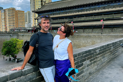 Xi'an: Terracotta Army, City Wall, Pagoda & Family Lunch Private Guided Tour with Lunch and Pickup Anywhere in Xi'an