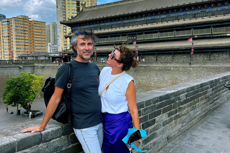 Xi'an: Terracotta Army, City Wall, Pagoda & Family Lunch Private Guided Tour with Lunch and Pickup Anywhere in Xi'an