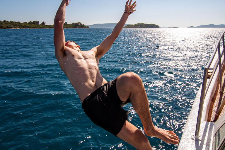 Dubrovnik: Sunset Boat Party with DJ & Blue Lagoon Swim Stop