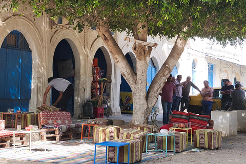 Samodzielna przejażdżka hulajnogą elektryczną po HoumetSouk: wolność gwarantowana!Przejażdżka hulajnogą elektryczną w HoumetSouk: wolność gwarantowana!