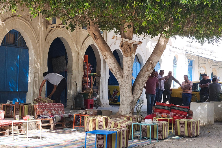 Samodzielna przejażdżka hulajnogą elektryczną po HoumetSouk: wolność gwarantowana!Przejażdżka hulajnogą elektryczną w HoumetSouk: wolność gwarantowana!