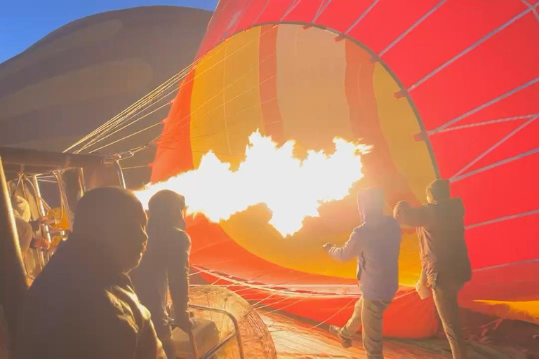 Dubaï : Montgolfière au lever du soleil sur les dunes d'ArabieDubaï : Vol en montgolfière au lever du soleil au-dessus des dunes d'Arabie