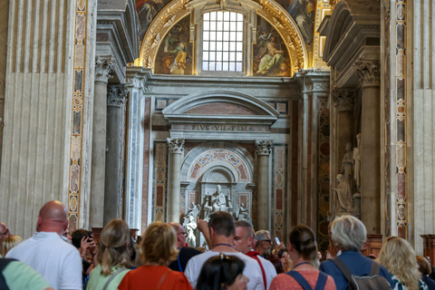 Rome: St. Peter’s Basilica & Underground Tombs Tour Group Tour in French