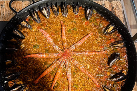 Autentyczna paella i sangria klasy premium na designerskim dachuAutentyczna paella i sangria w oszałamiającym lofcie na dachu