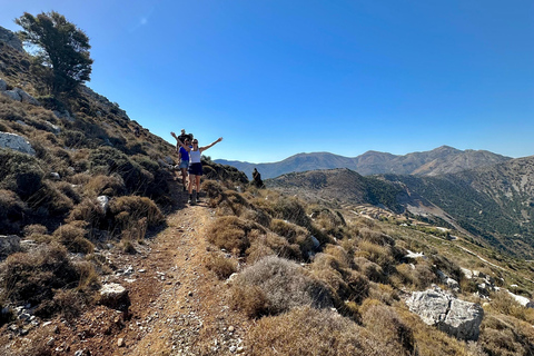 Creta: Excursión Guiada de Senderismo por la Meseta de Lassithi