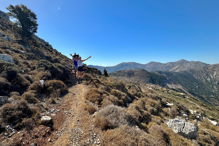 Creta: Excursión Guiada de Senderismo por la Meseta de Lassithi