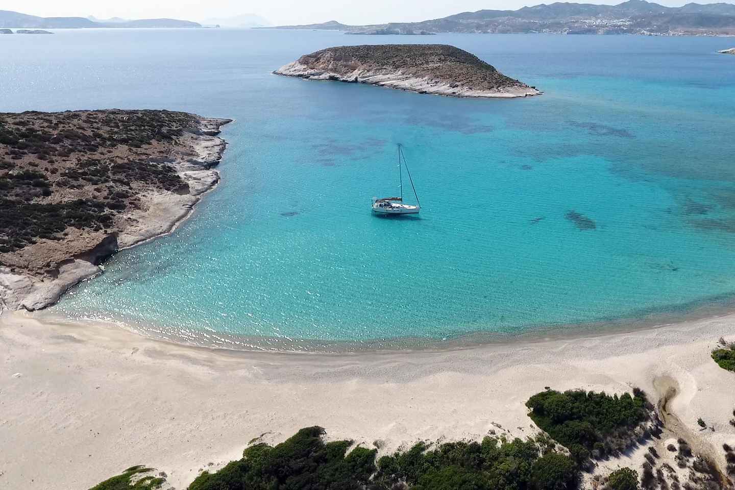 Adamantas: Full-Day Milos & Poliegos Boat Tour with Meals