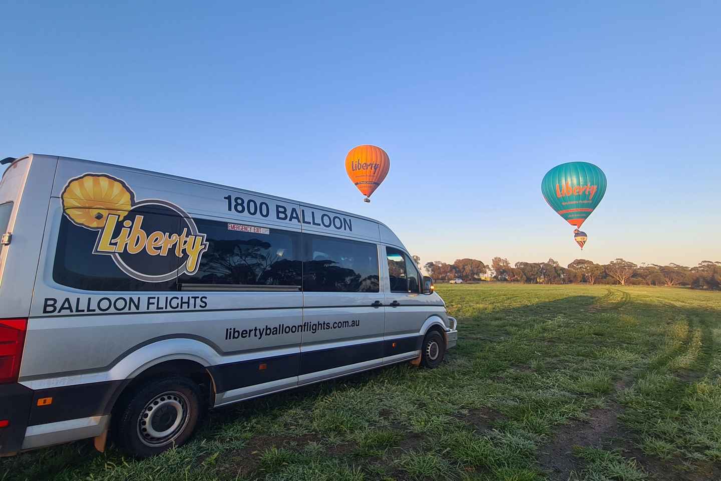 Yarra Valley: Hot Air Balloon Flight with Pickup & Breakfast - Yarra Valley: Hot Air Balloon Flight with Pickup & Breakfast