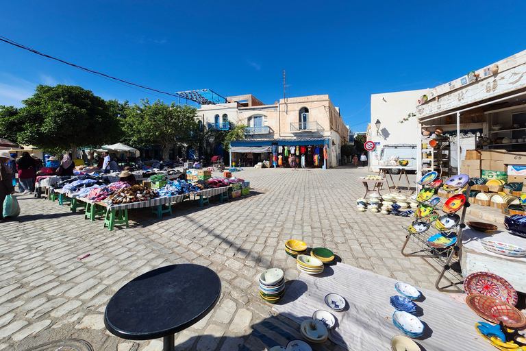 Samodzielna przejażdżka hulajnogą elektryczną po HoumetSouk: wolność gwarantowana!Przejażdżka hulajnogą elektryczną w HoumetSouk: wolność gwarantowana!