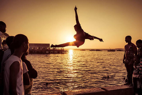 Zanzibar: Besök i Stone Town, shoppingtur och matmarknad på kvällenStadsrundtur med transfer och middag