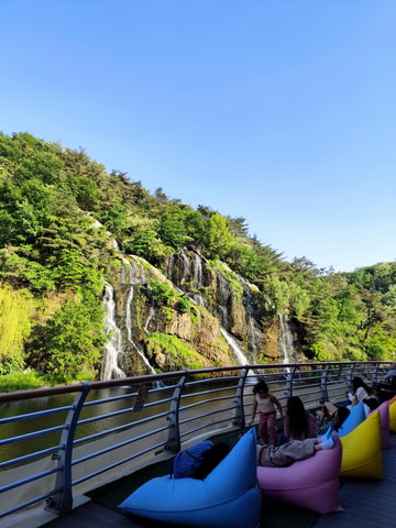 Seoul: Nature Walk near Hongdae with Local Guide