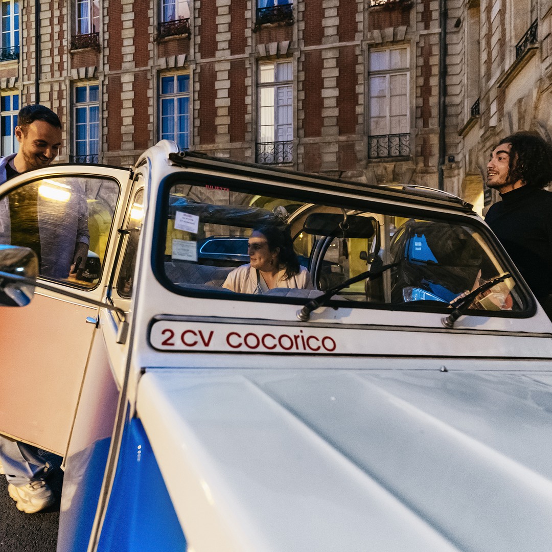 Paris: Discover Paris by Night in a Vintage Car with a Local