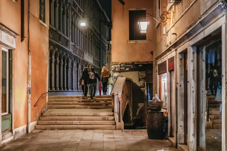 Venice: The Ghost & Legends Walking Tour Tour with Wine and Food Tasting in English