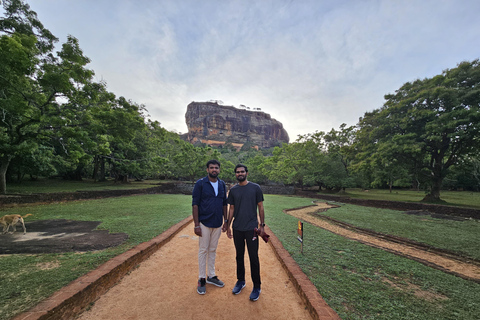 Vanuit Kandy: Dagtrip Sigiriya en Dambulla