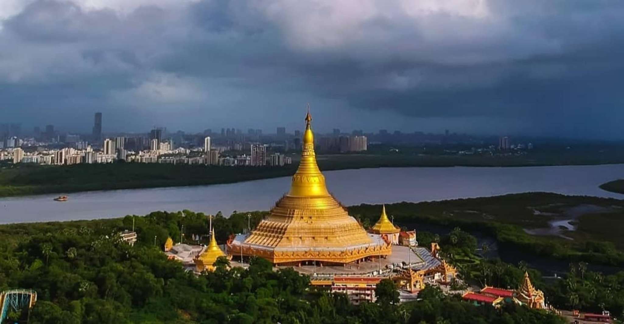 Private Global Pagoda Tour inklusive AC-Fahrzeug - Hizvo