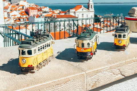 Lissabon: Tram 28 inträdesbiljett med ljudguide och 24-timmarspass