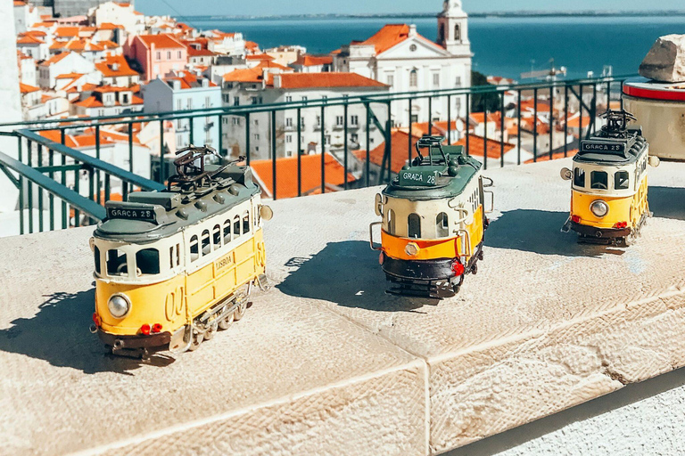 Lissabon: Tram 28 inträdesbiljett med ljudguide och 24-timmarspass